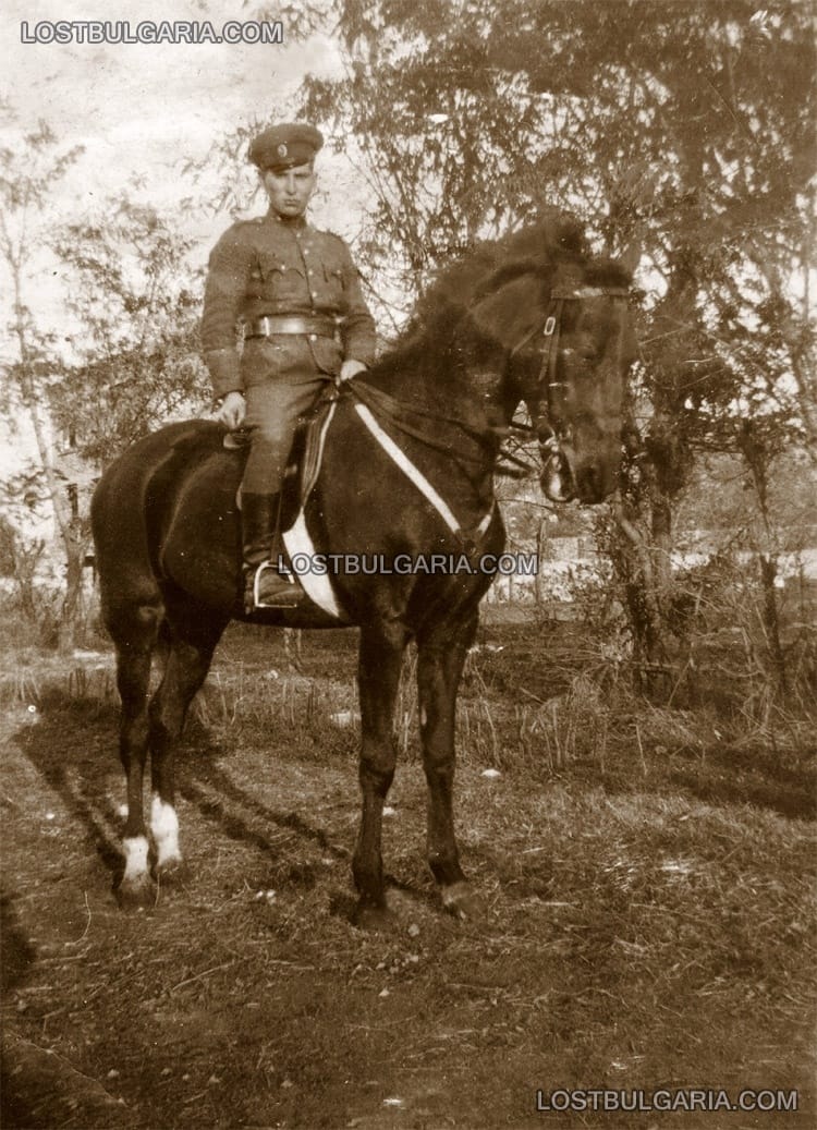 Кавалерист на кон, 30-те години на ХХ век