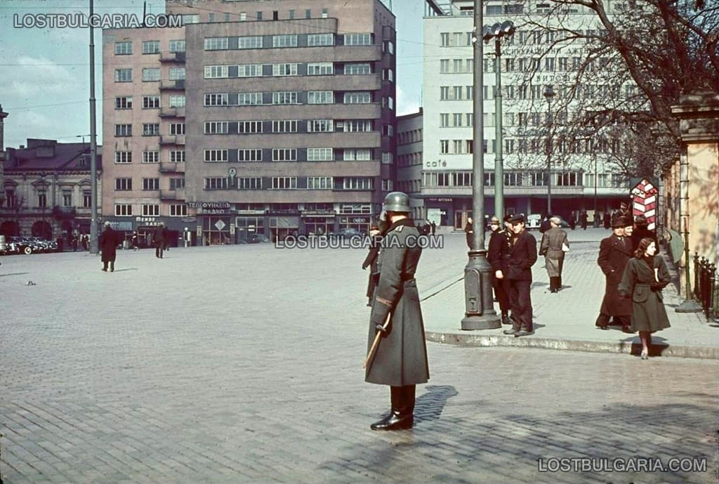 София, площадът пред Двореца откъм ул. "Добруджа" и "Търговска", 1941 г.