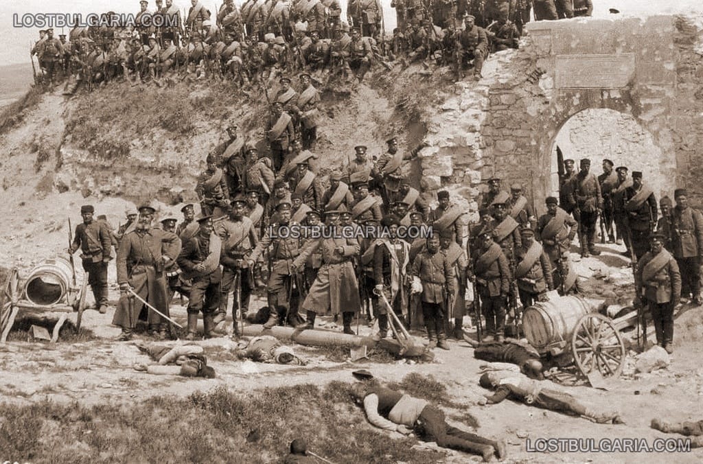 Българската войска пред превзетото укрепление Айваз баба край Одрин - 13 март 1913г.