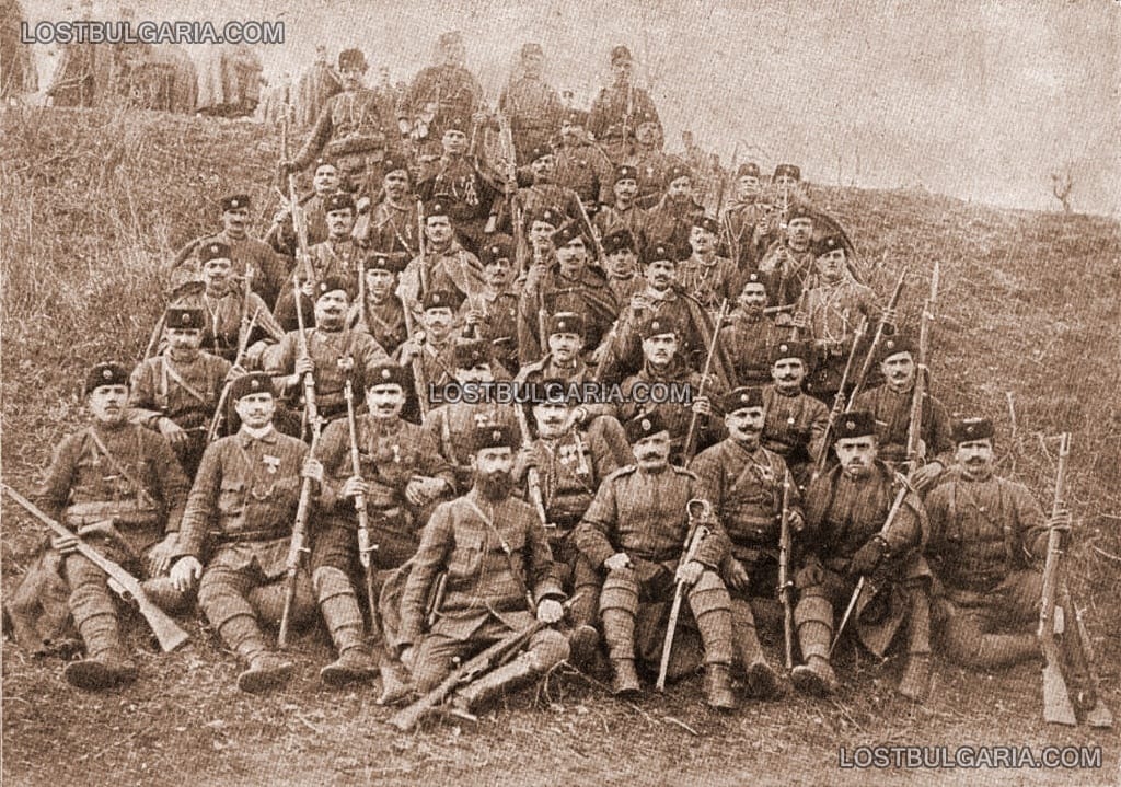 Четата на великия войвода Тодор Александров (най-вляво отпред), по време на Първата световна война