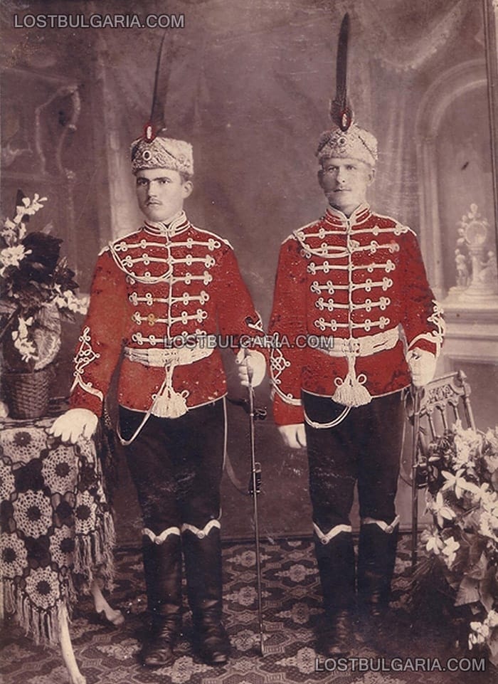 Гвардейци в традиционна червена униформа, началото на ХХ век