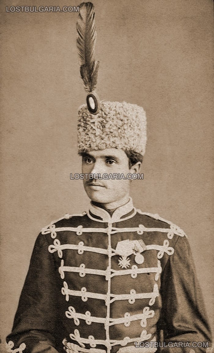 Подпоручик Ваклин Церковски от Собствения на Негово Височество конвой в парадна униформа, 1880 г. (един от първите наградени с Орден "За храброст", за Руско-турската война)