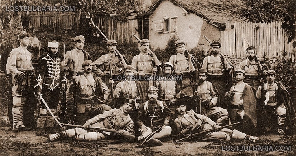 Кичевската чета на Пешо Пашата (с гвардейската униформа), 1905г.