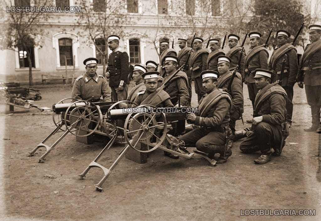 Обучение с новополучените тежки картечници в 6-и пехотен полк, началото на ХХ век