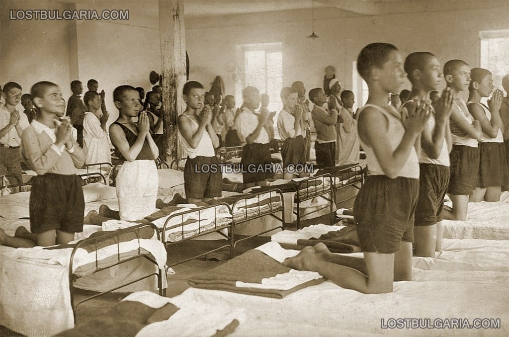Молитва преди лягане, Варна - детски лагер 1931г.