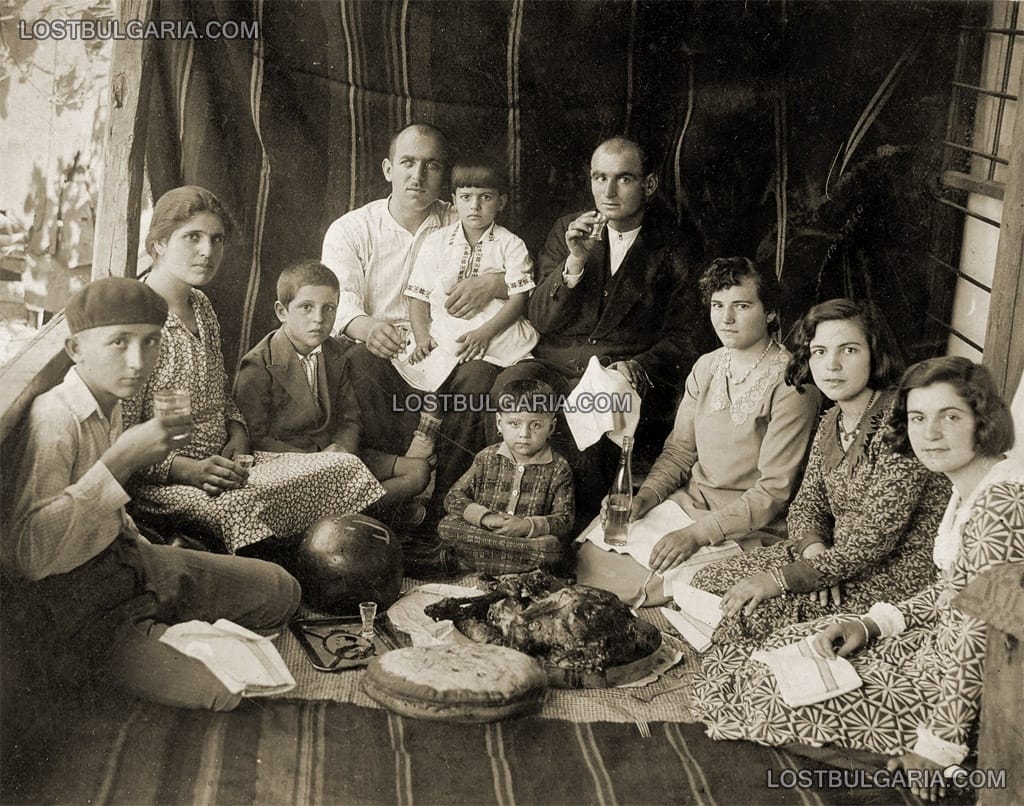 Кърджали, семеен обяд на чардака, 1931г.