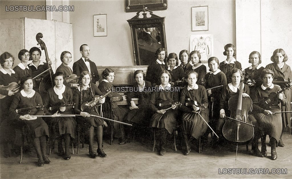 София, оркестърът на Първа софийска девическа гимназия, 1932 г.