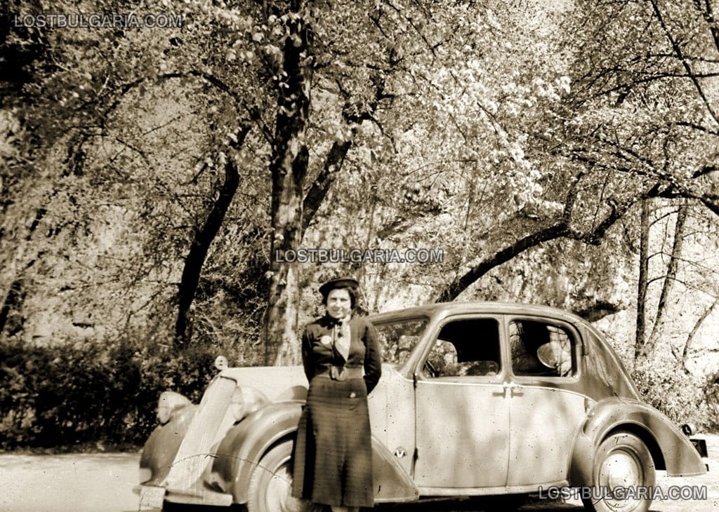 Дама с австрийски автомобил Щаер (Steyr), 30-те години на ХХ век