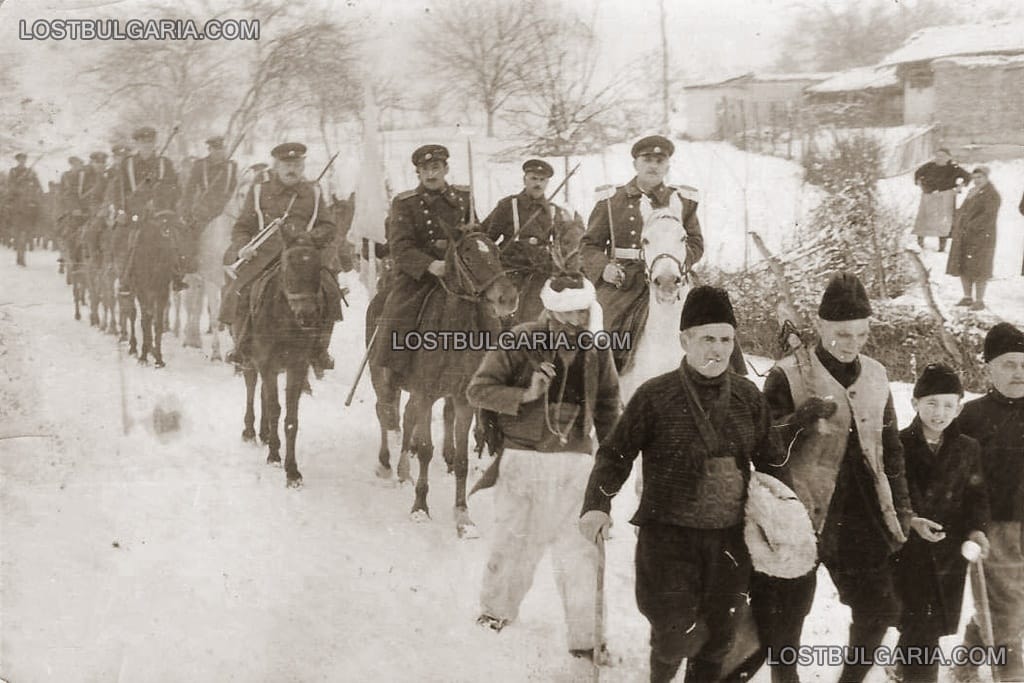 Н.В.Цар Борис III, войска и селяни (вероятно някъде в Македония), началото на 40-те години на ХХ век