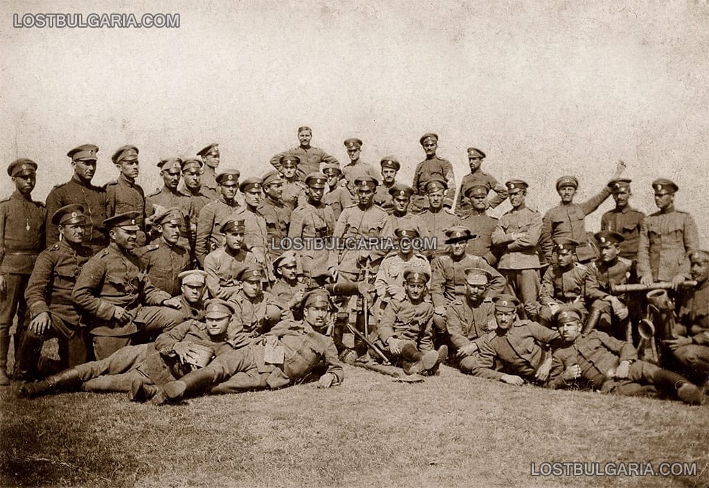 Офицерите и подофицерите от 1-ва пехотна Софийска дружина на курс по картечно дело, София 1921 г.