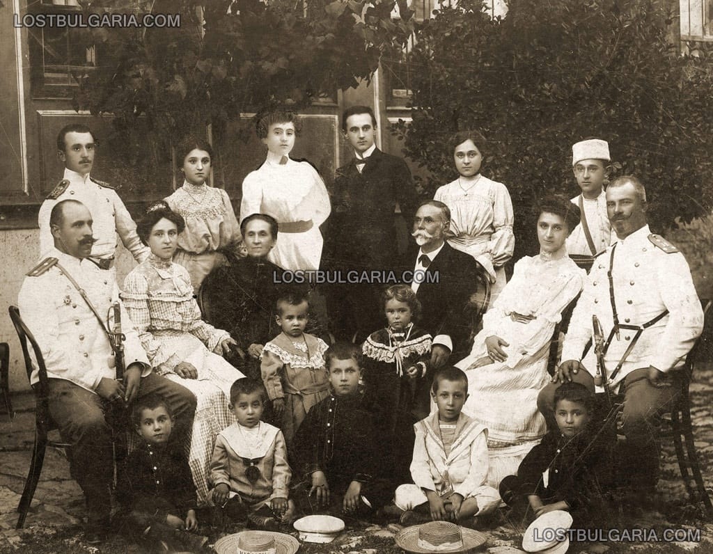 Офицери със семействата си, началото на ХХ век
