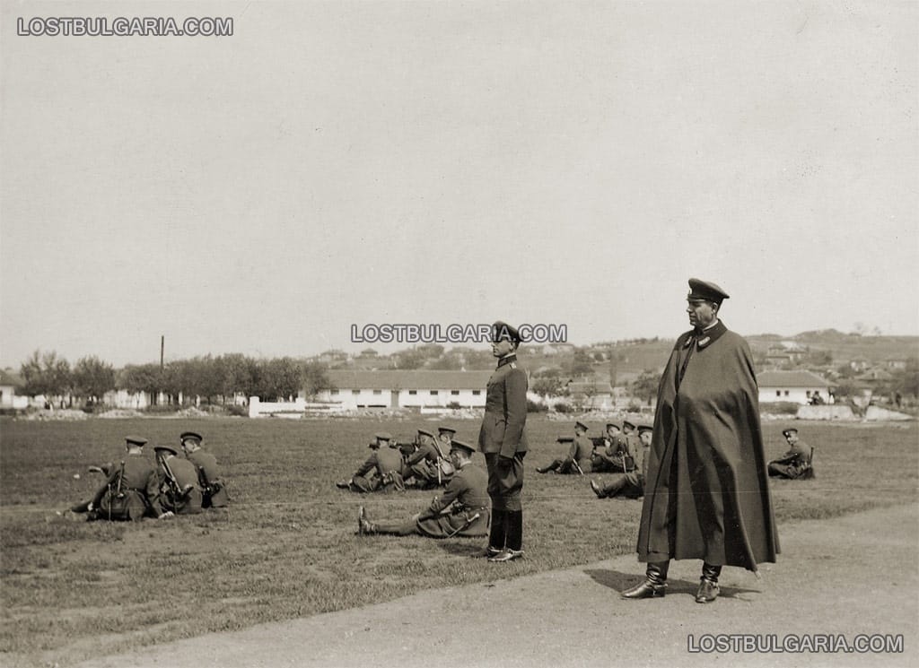 Занятия на плаца на училището, 1940г.