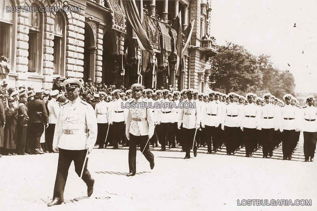 София, марш на юнкерите пред Военния клуб, 30-те години на ХХ век