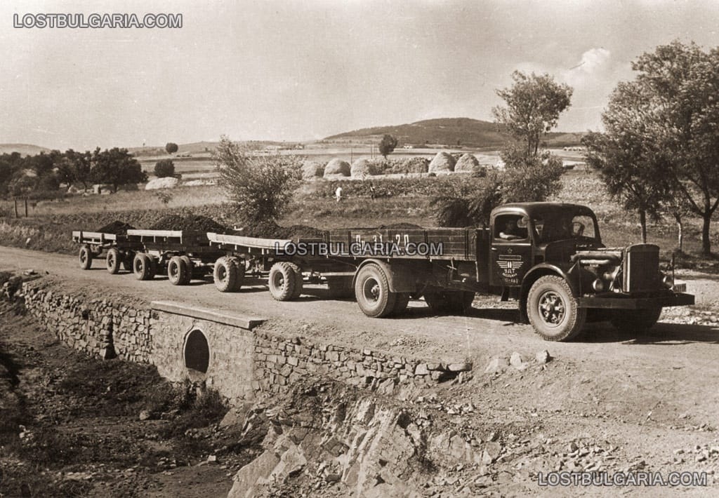 Автовлак, превозващ въглища, 50-те години на ХХ век