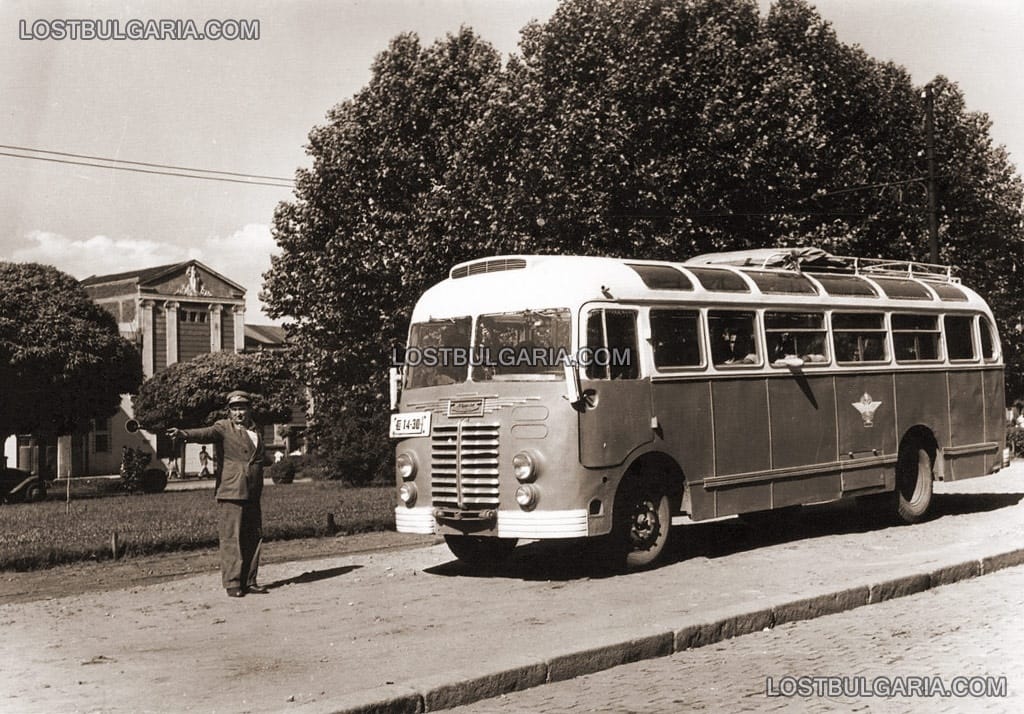 София - пускане на автобусна линия, спирка Площад Възраждане, 50-те години на ХХ век