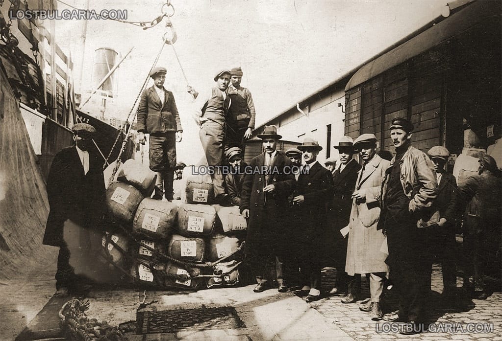 Варна, пристанищни работници и служители, 20-те години на ХХ век