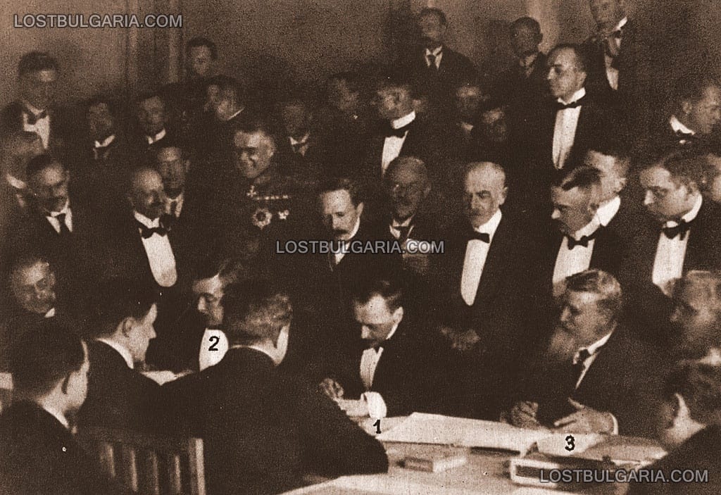 Подписването на Бресткия мирен договор с независима Украйна: 1 - Граф Отокар Чернин (Ottokar Czernin), 2 - Рихард фон Кюлман (Richard von Kühlmann) и 3 - д-р Васил Радославов, Брест-Литовск, 9 февруари 1918 г.