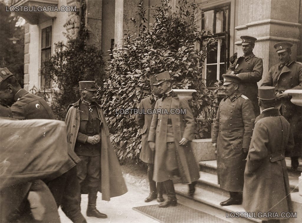 След среща на български и австро-унгарски офицери с фелдмаршал Конрад фон Хьотцендорф (Feldmarschall Conrad von Hötzendorf) - началник на генералния щаб на Австро-Унгария, Алпи, 1916/7 г.