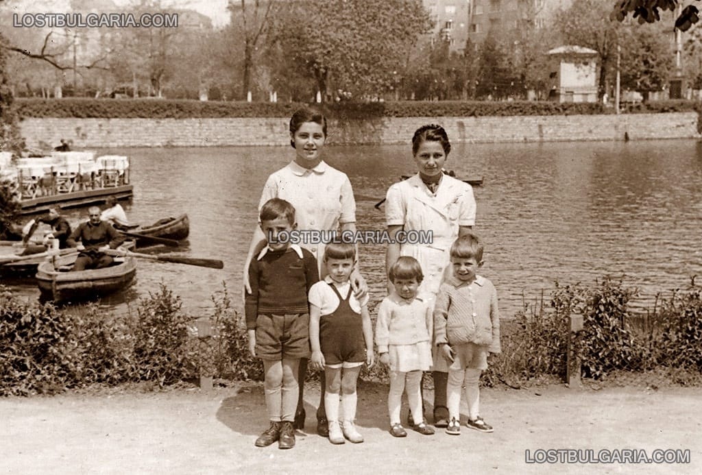 София, на езерото Ариана в Борисовата градина, 30-те години на ХХ век