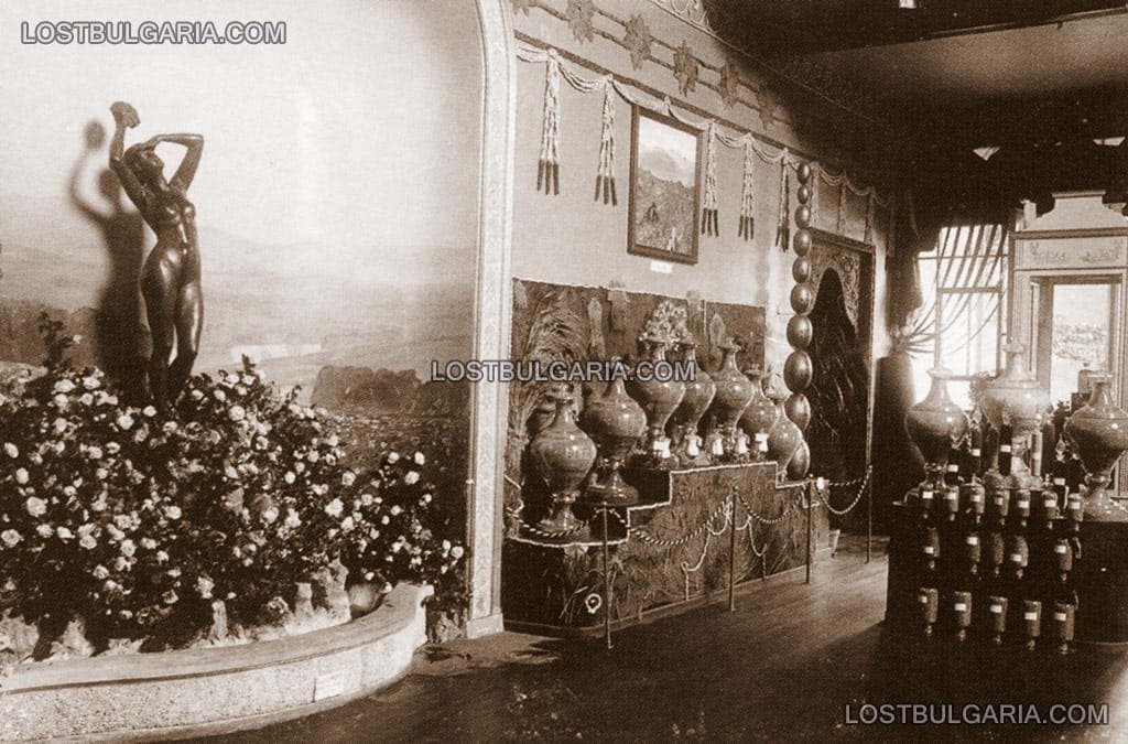 Българският павилион на Световното изложение в Лиеж, Белгия - щанд на производителите на розово масло, 1905г.