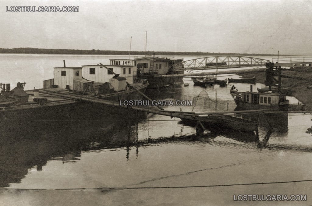 Изглед от дунавското пристанище Оряхово, 50-те години на ХХ век