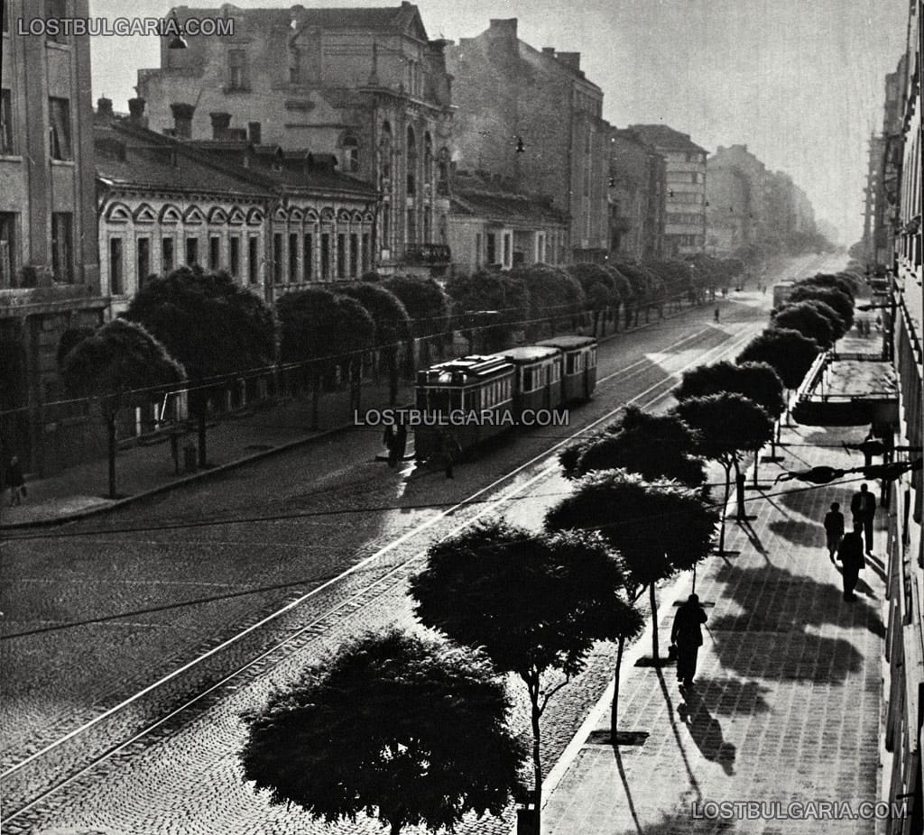 София, булевард "Дондуков" на разсъмване, 50-те години на ХХ век