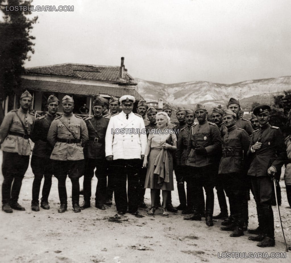 Група офицери в град Балчик, 30-те години на ХХ век