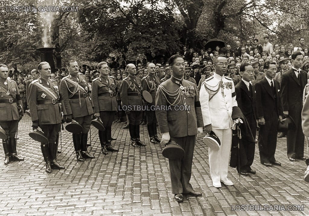 Военният аташе и дипломати от Япония по време на погребението на цар Борис III. София, 5 септември 1943 г.