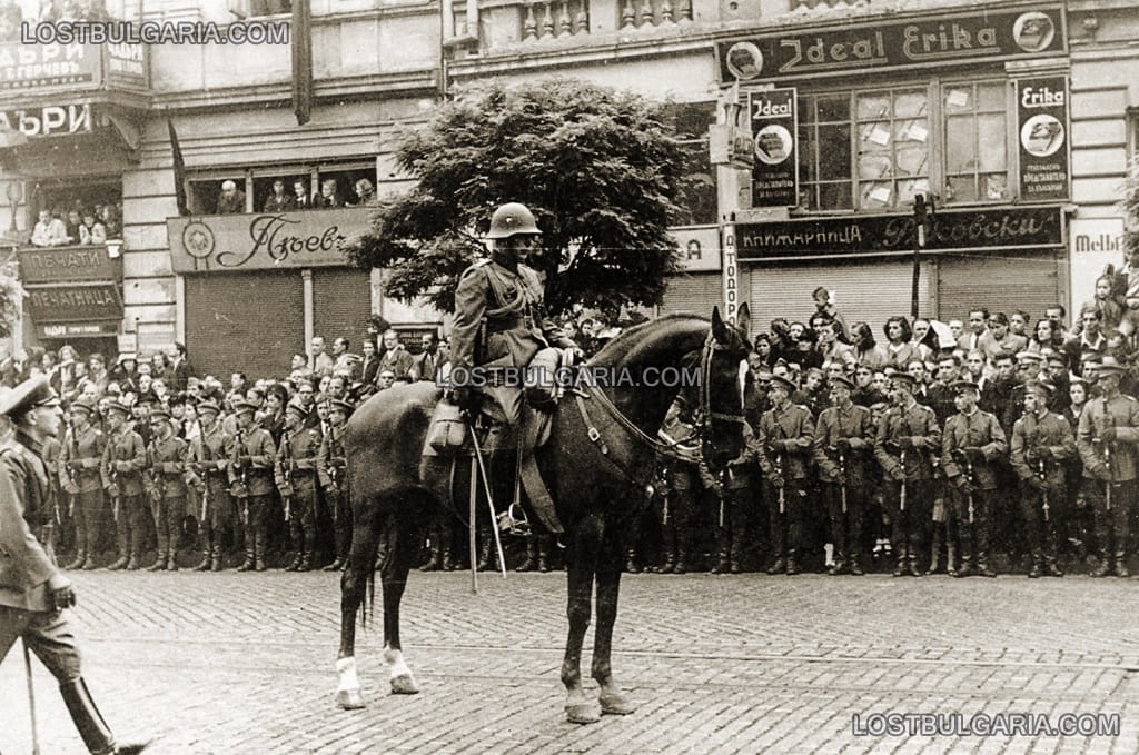 Траурното шествие с ковчега на цар Борис III. София, началото на септември 1943 г.