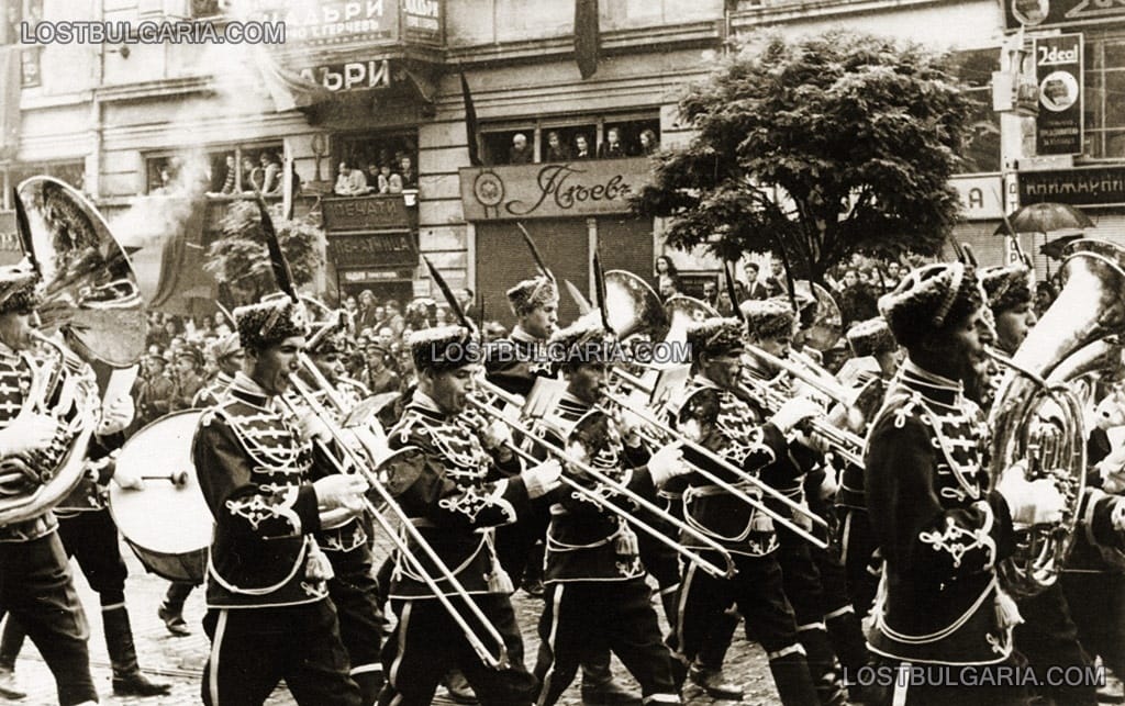 Траурното шествие с ковчега на цар Борис III - оркестърът на Лейбгвардейския полк. София, началото на септември 1943 г.