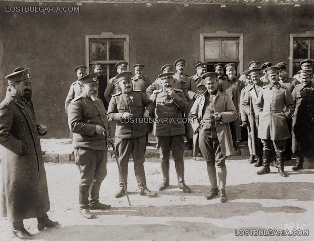 Генерал Георги Тодоров с офицери от Щаба на II армия