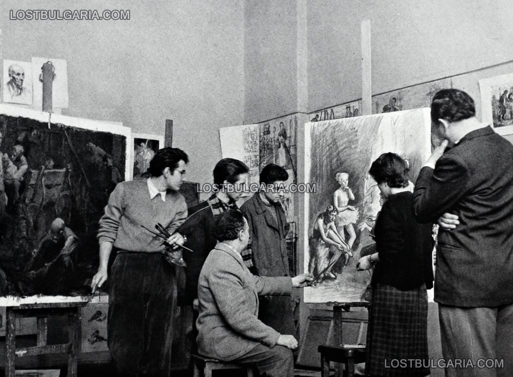 Студенти от Художествената академия по  време на занятия, София, 1952 г.