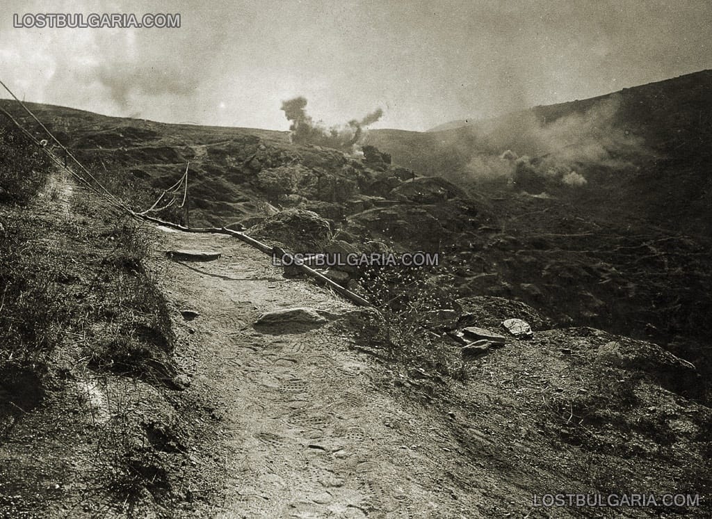 Стъпките на войниците по пътеката към бойното поле, Завоят на река Черна, септември 1917 г.