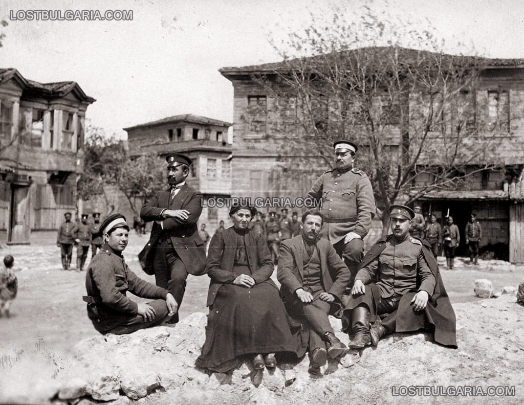 Български офицери и градски първенци в Лозенград