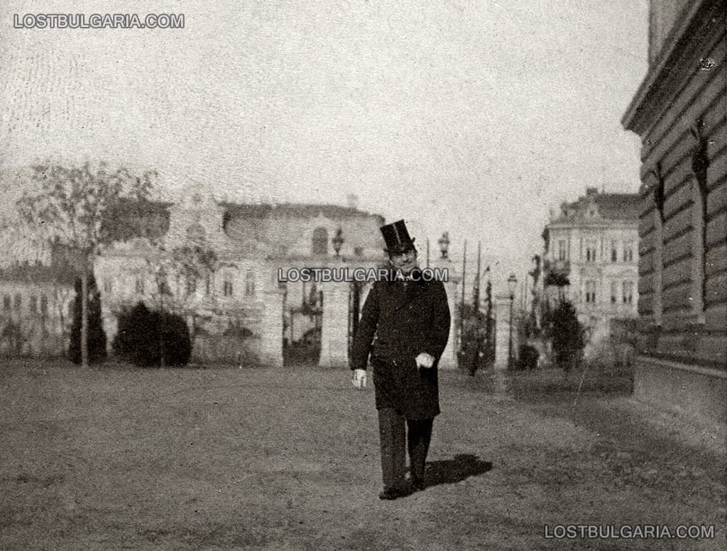 Граф Робер дьо Бурбулон (Robert Alphonse, comte de Bourboulon (1861–1932), личен секретар на Княз Фердинанд пред Двореца в София, около 1890 г.