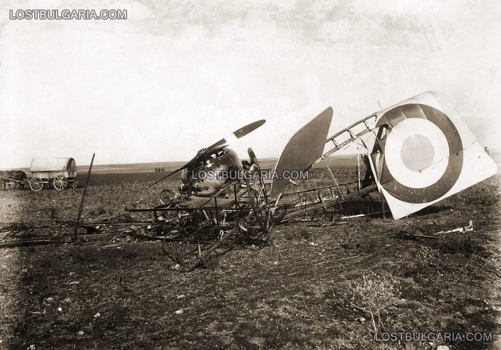 Останки от вражески самолет, свален от германския ас лейтенант Рудолф фон Ешвеге (Rudolf von Eschwege)