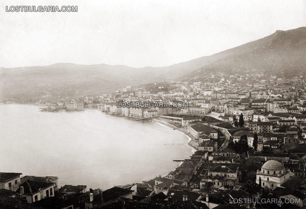Изглед към гр. Кавала (Kavala) и пристанището от върха на крепостта, 1917 г.
