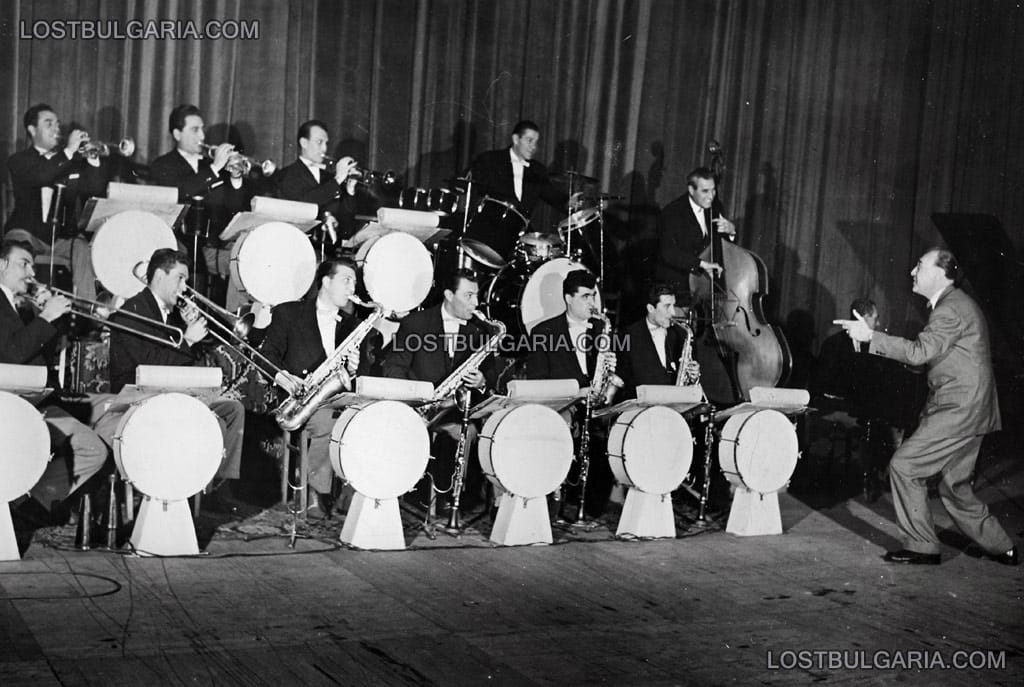 "Джаз на оптимистите" с легендарния си диригент Дарко Сакеларов, краят на 50-те години на ХХ век