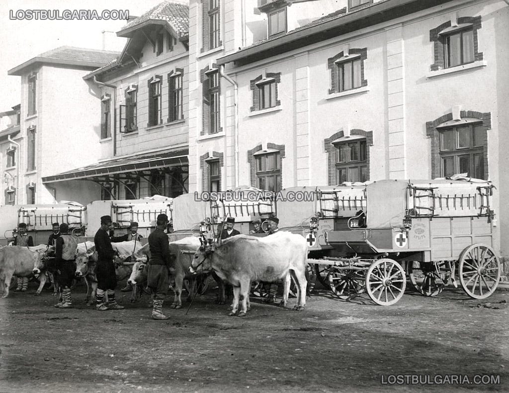 Впрегатни коли на Българския Червен кръст на гарата в Стара Загора
