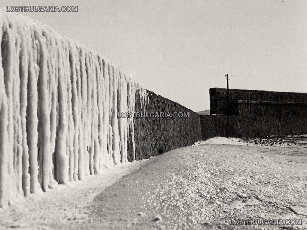 Варна - замръзналият вълнолом в 1929 г.