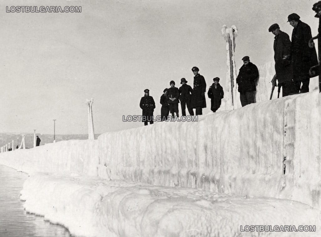 Варненци на замръзналия вълнолом, Варна 1929 г.