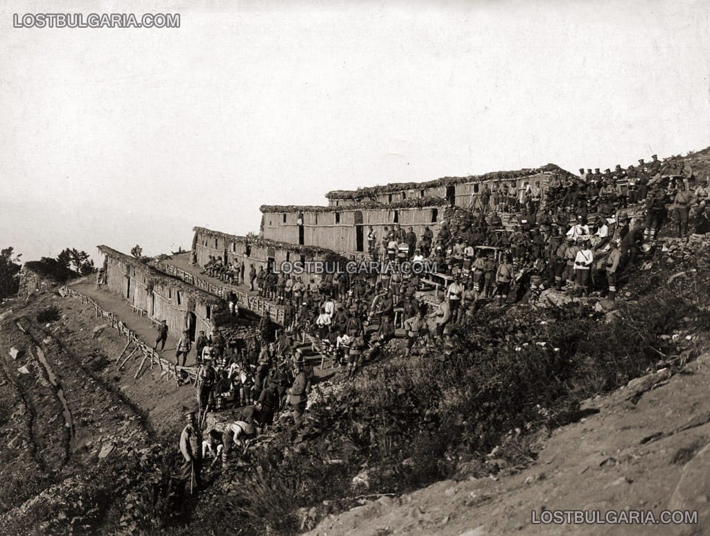 Землянки на 4-ти пехотен полк по върховете на планината Беласица