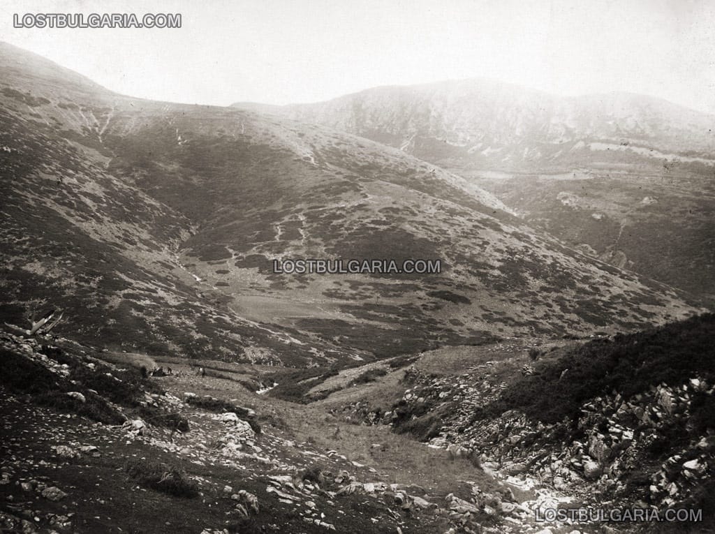 Изглед от български позиции в планината Беласица