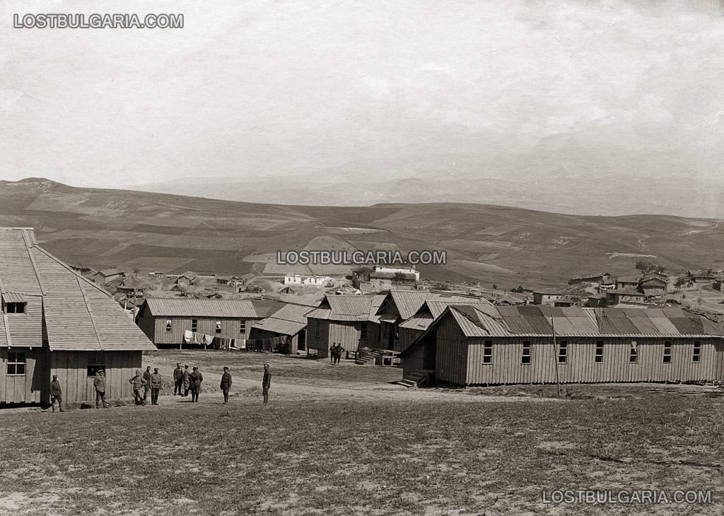 Бивакът на Щаба на 2-ра армия при Левуново, 1916 г. Дъсчените бараки за жилища на офицерите и канцелариите