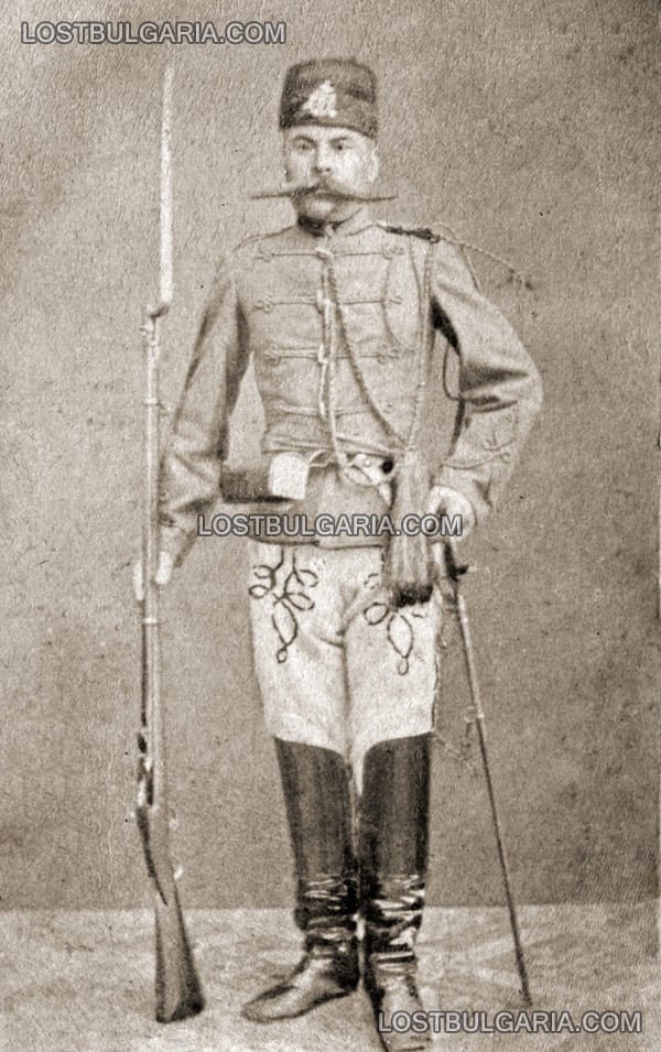 Сидер Войвода (Сидер Грънчаров), съратник на Левски, участник в Априлското въстание, загинал през юли 1876 г. в Сръбско-турската война, при опит да организира въстание в българските земи