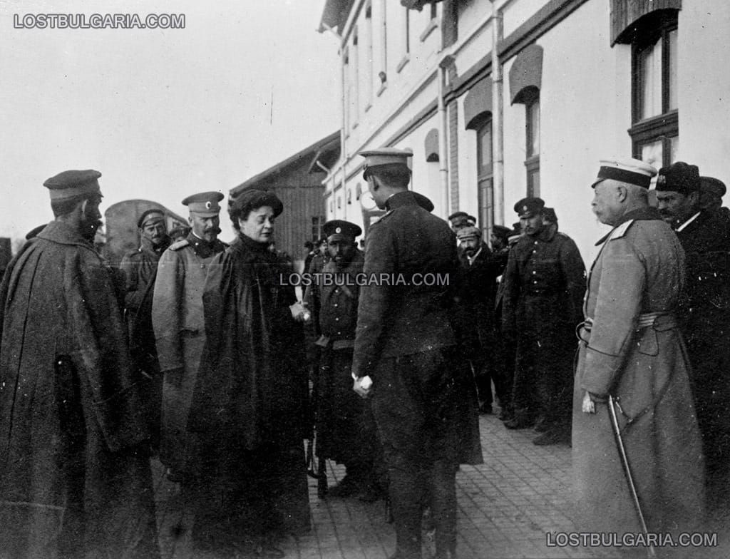 Н.В.Царица Елеонора посреща ранени войници от Лозенград на гарата в Ямбол, 1912 г.