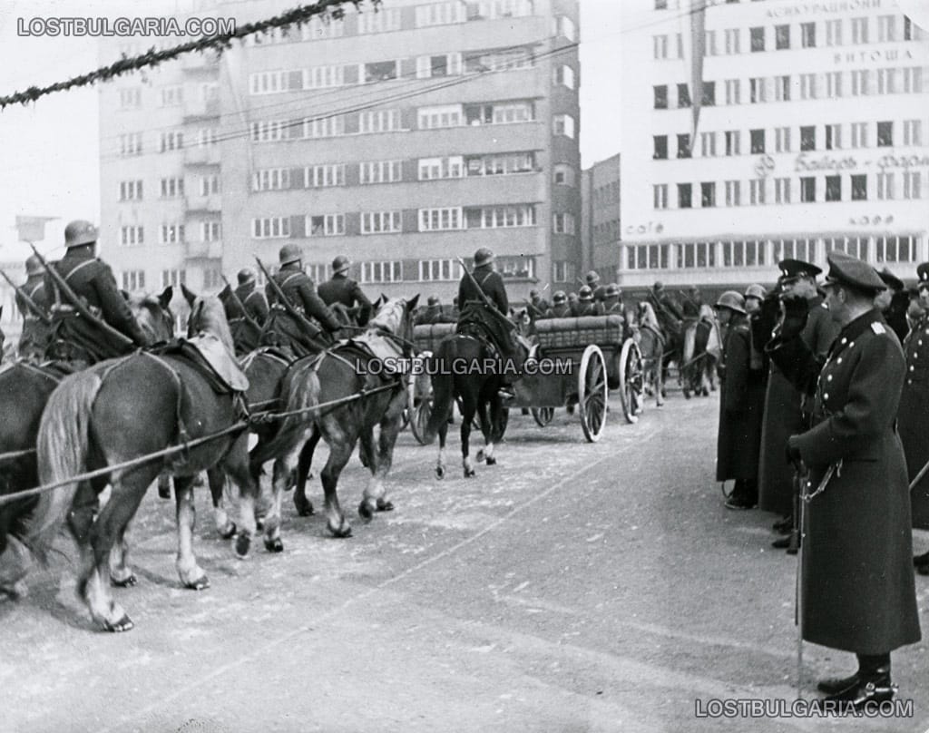 София, Н.В.Цар Борис III приема войската на Богоявление (Йордановден) на площад "Александър I", 40-те години на ХХ век