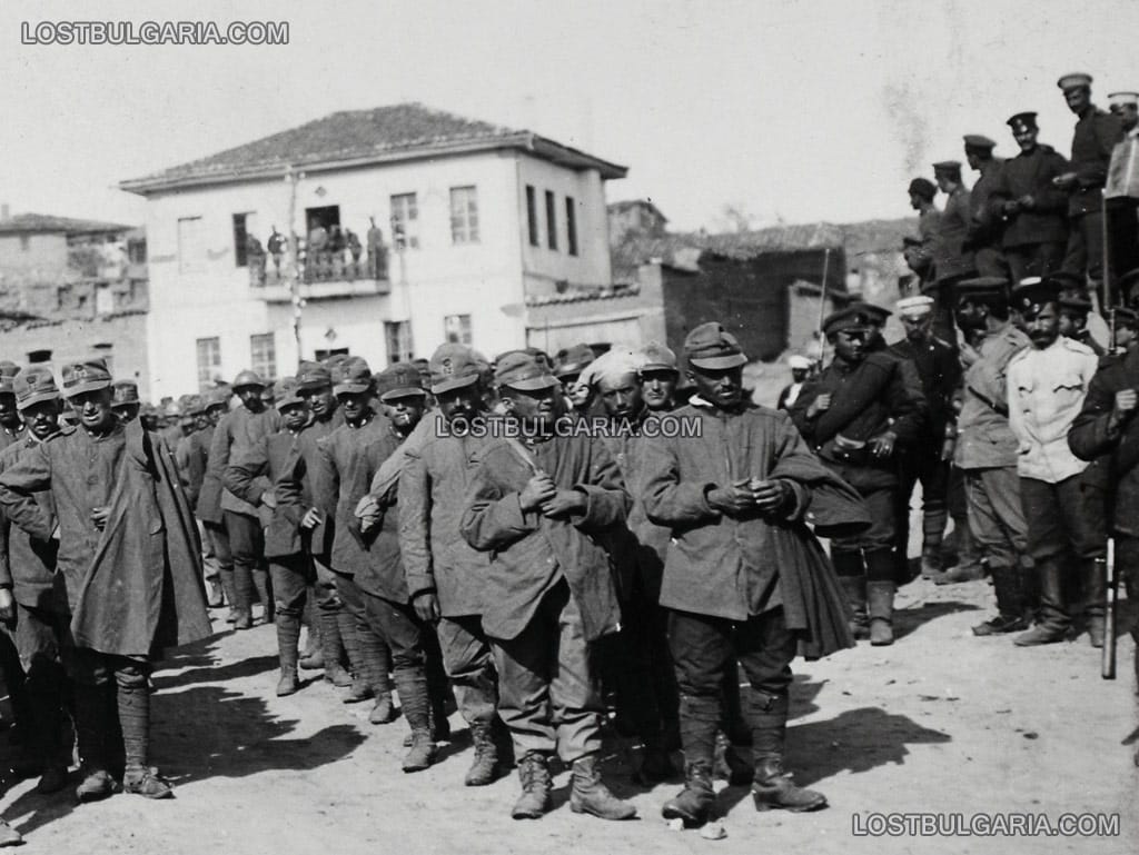 Пленени италиански войници при селата Горни и Долни Порой