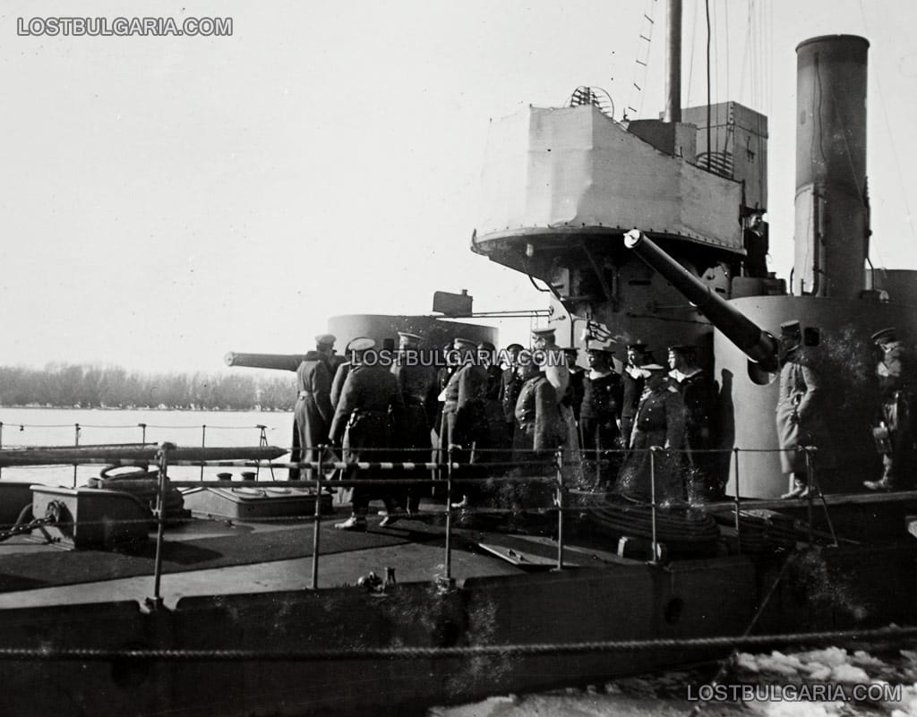 Български офицери на борда на австрийски монитор по река Дунав, вероятно край Тутракан, зимата на 1916/7 г.