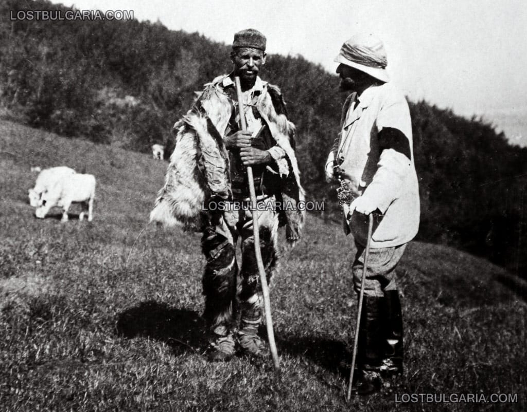 Цар Фердинанд в разговор с планински пастир, някъде из Рила.